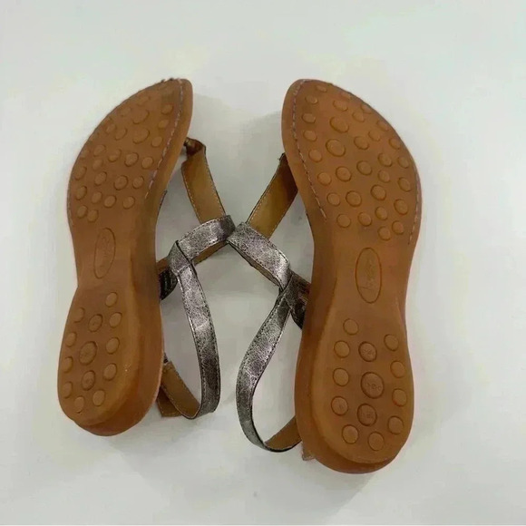 Boc born concepts sandals 8 39 pewter  metallic faux leather vegan t-straps - Picture 7 of 14